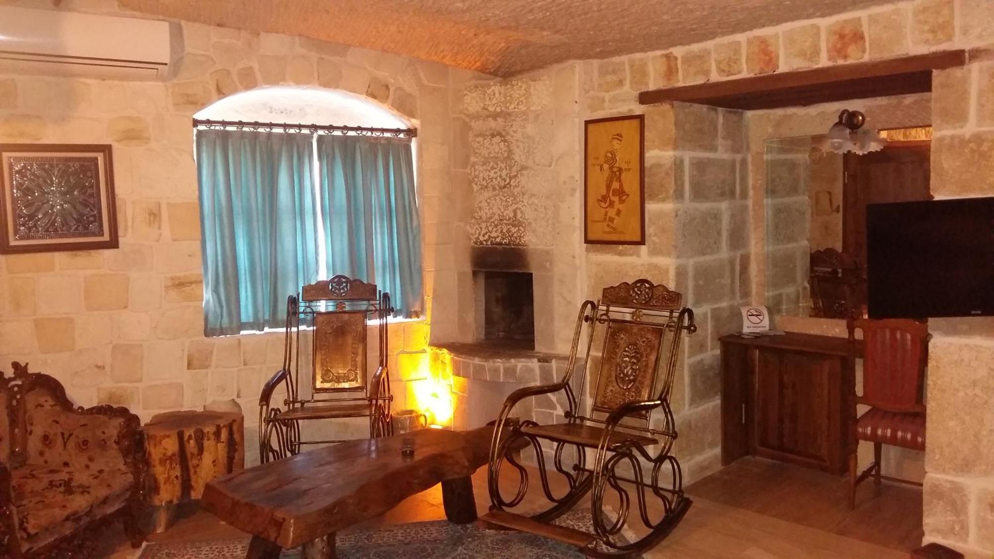 Oread Cave Suites Юргюп Екстериор снимка